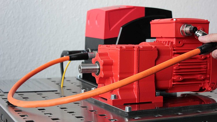 Getriebemotor mit M15-Power Verbindung